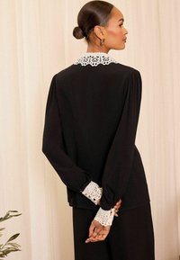 Love & Roses REGULAR FIT-CONTRAST COLLAR PINTUCK LONG SLEEVE - Bluza - black