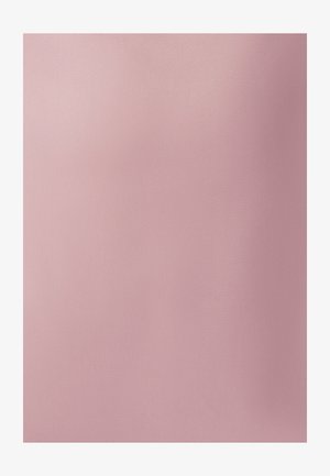 Tela rosa claro con textura suave, que muestra un color uniforme y sólido sin patrones o adornos visibles.