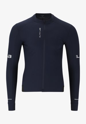 Marineblauwe fietsjersey met lange mouwen, gemaakt van rekbaar materiaal. Beschikt over een volle ritssluiting aan de voorkant, logoadvertenties op de mouwen en reflecterende details.