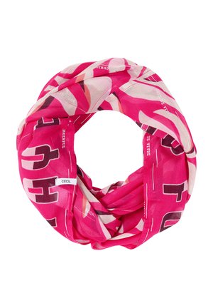 Jasnoróżowy szalik bez końca z abstrakcyjnymi jasnoróżowymi i ciemnoczerwonymi kształtami oraz napisem, z małą białą metką marki "Cecil".
