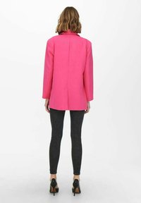 ONLY ONLLANA - Korte frakker - raspberry sorbet