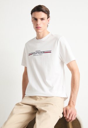 Tommy Hilfiger CHEST STRIPE TEE - Μπλουζάκι με στάμπα - white