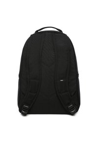 Svart ryggsäck i texturerat tyg, med vadderade axelremmar, ett handtag på toppen och en diskret logotyp. Bågeformad med förstärkta sömmar.