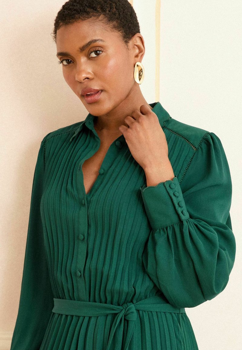 Love & Roses REGULAR FIT - PLEATED MIDI DRESS . - Shirt dress - green - Zalando Love & Roses REGULAR FIT - PLEATED MIDI DRESS . - Shirt dress - green - Zalando
