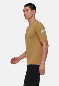 Mammut ASSOS X MAMMUT TACTICA TECH T5 - T-shirt print - natural-brown-beige