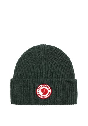 Bonnet en maille vert foncé avec un revers, orné d'un écusson rond rouge et blanc Fjällräven Sweden 1960.