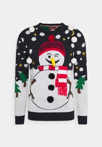 Schwarzer und grauer Pullover mit einem Schneemann, der einen roten Hut, eine gelbe Karottennase und schwarze Knöpfe trägt. Akzente sind weiße Pompons und grüne Bäume.