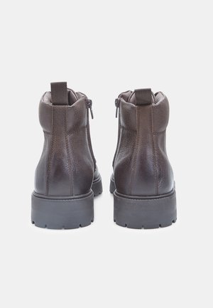 Panama Jack Emery Igloo Uomo Stivali In Nubuck Marrone, Fodera In Pelle Di Pecora, Suola Gomma, Taglia 45 EU - Fatto In Spagna