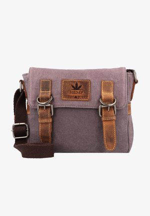 Hennep schoudertas in paars, met bruin lederen accenten, een verstelbare band, metalen sluitingen en een gestructureerde afwerking.