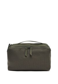 Borsa rettangolare verde oliva realizzata in tessuto textured con parte superiore liscia, chiusura a doppia zip e manico corto per un facile trasporto.