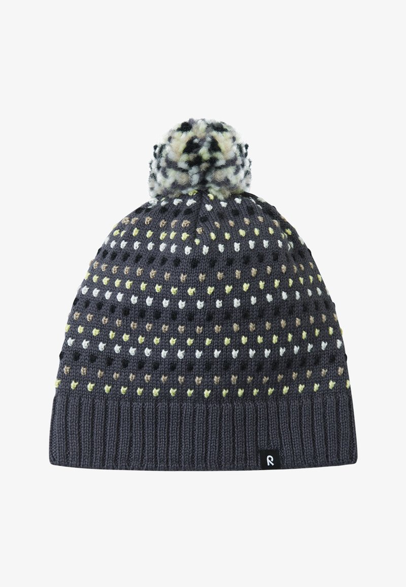 Bonnet en maille de couleur gris foncé avec un pompon sur le dessus. Présente des points multicolores en jaune, blanc et brun dans un motif répétitif.