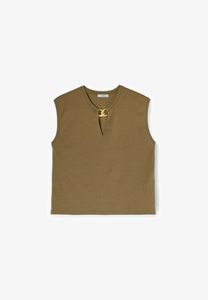 Top bej fără mâneci, cu decolteu adânc în formă de V și detalii din aur. Textură netedă, design simplu și croială dreaptă fără broderii suplimentare.