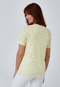 Damart COL TUNISIEN - Camiseta estampada - jaune fleuri