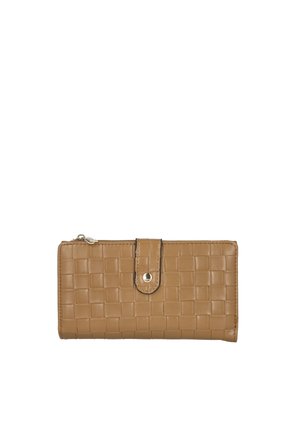 Cartera de cuero tejido color marrón claro con cierre de presión y compartimento con cremallera en la parte superior, forma rectangular.