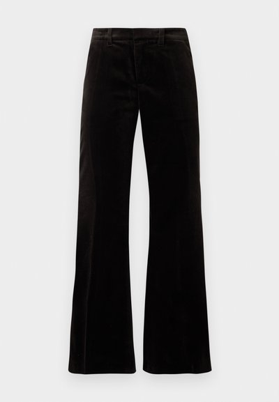 Zwarte corduroy flared broeken met een gestructureerde tailleband, soepele textuur en brede broekspijpen, die een ontspannen silhouet creëren.