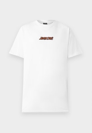 Λευκό κοντομάνικο T-shirt με μικρό πορτοκαλί και μαύρο λογότυπο κειμένου "Santa Cruz" στο κέντρο του στήθους.