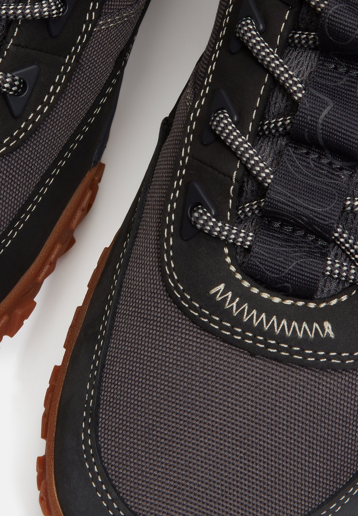 LACE-UP
