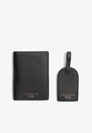 Tommy Hilfiger, LEATHER PASSPORT HOLDER AND LUGGAGE TAG GIFT BOX - Ключодържател - black
