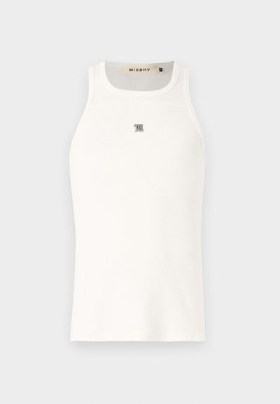 Fehér, ujjatlan, bordázott anyagból készült top, kicsi szürke logóval a mellrészen. Egyszerű dizájn, kerek nyakkivágással.