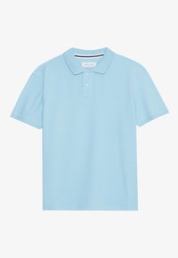 Polo shirt bleu clair en coton avec un col classique, une patte de boutonnage à deux boutons et des manches courtes. Présente une petite étiquette au niveau du cou.