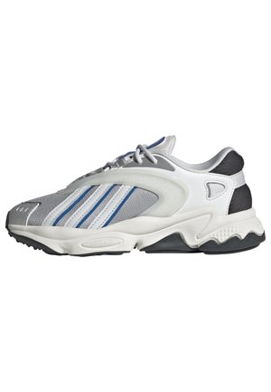 Sneakers - white
