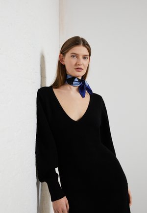 CARMEN V-NECK DRESS - Strikkjoler - black