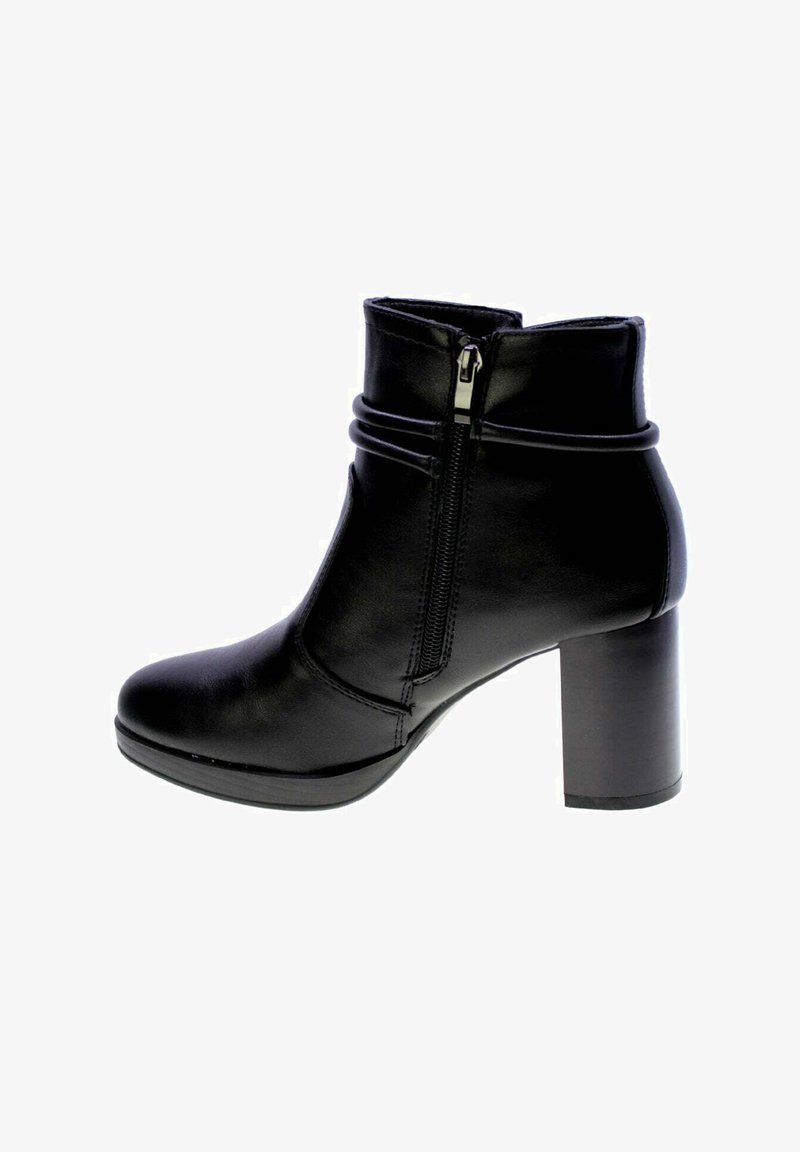 Stivale alla caviglia in pelle nera con cerniera laterale, fibbie decorative e tacco a blocco.