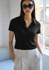 Next REGULAR FIT czarny