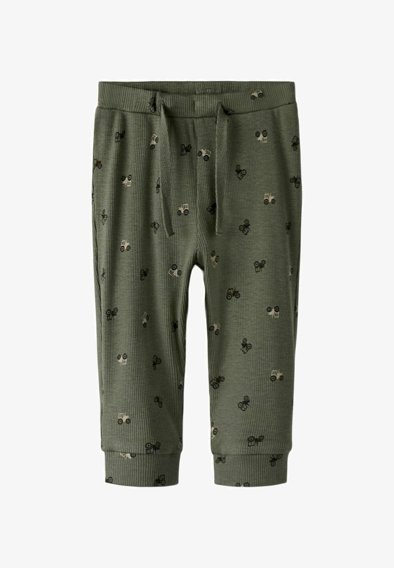 Rebrasti, olivno zeleni joggerji z elastičnim pasom. Imajo majhne vzorce traktorjev v črni in bež barvi po celotni površini. Zmanjšan rob na gležnjih.