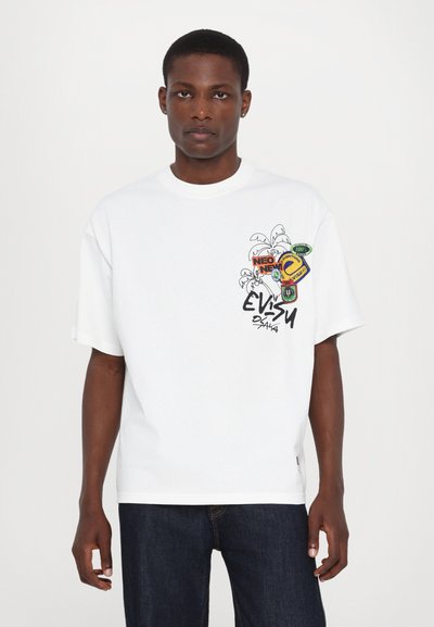 Evisu DARUMA WITH STICKERS TEE - Print T-shirt - white