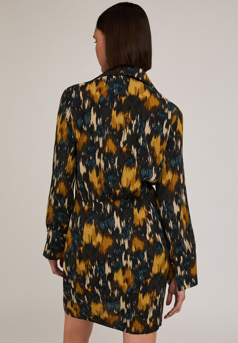 Motivi STAMPATO Vestido camisero giallo/amarillo