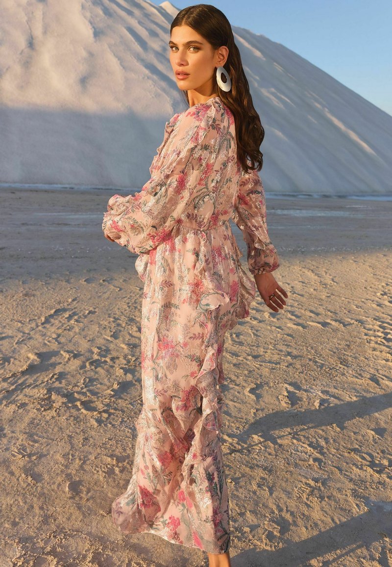 Love Roses REGULAR FIT PRINTED RUFFLE V-NECK Vestido largo