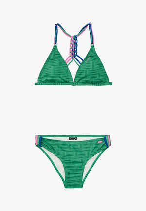 Bikini vert avec des motifs géométriques texturés. Le haut présente un design en triangle avec des bretelles multicolores ; le bas a des accents de couleur sur les côtés.