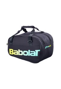 Babolat sportstaske, sort stof, rektangulær form, dobbelt lynlåslukning, polstrede bærehåndtag, stort multicolor logo på den ene side.