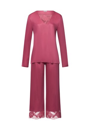 Completo di abbigliamento da casa di un rosa scuro, composto da un top a maniche lunghe con scollatura a V e dettagli in pizzo, abbinato a pantaloni a gamba larga con rifiniture in pizzo.