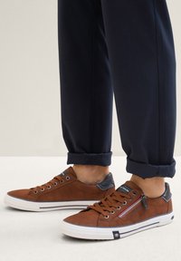 TOM TAILOR - Sneakers - brown Miniatyrbild 1