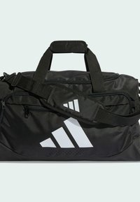 Bolsa tipo duffel negra hecha de nylon duradero, con un diseño gráfico blanco, correa ajustable para el hombro y asas superiores para mayor comodidad.