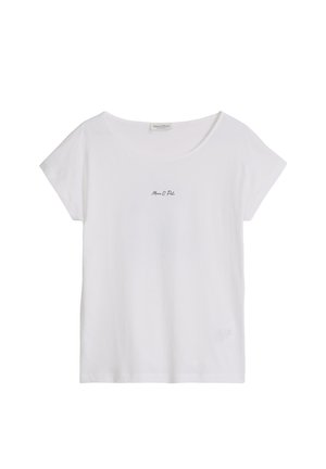 Wit T-shirt met korte mouwen, een brede halslijn en een klein "Marc O'Polo"-logo in zwarte letters centraal op de borst.