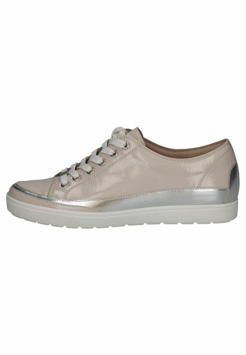 Heleda beez sneaker läikiva tekstuuriga, hõbedaste detailidega ja ümarate varvastega. Omab kuut silmust ja valget kummist tallat.