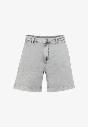 Grå denimshorts med løs pasform, udstyret med knaplukning, bæltestropper og subtilt slid. Kanten er lige og ufærdig.