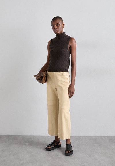By Malene Birger CAILYS - Nahkpüksid - beige