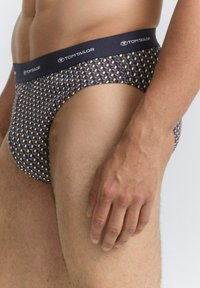 Marineblauwe boxershort met geometrische vormen, elastische tailleband met "Tom Tailor" merknaam, zachte stof, aansluitend ontwerp.