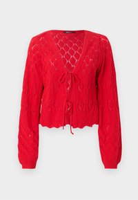 Cardigã vermelho de malha, com decote em V, mangas longas e textura em padrão de rendas. Apresenta um fecho frontal com laço e um desenho de barra em formato de ondulação.