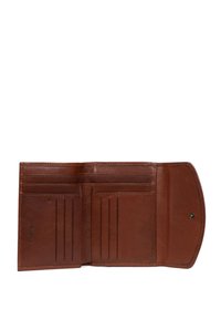 Portafoglio in pelle marrone con diverse tasche per carte e chiusura a scatto. Texture liscia e forma rettangolare, con dettaglio del logo in rilievo.