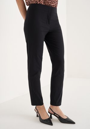 Camomilla Italia SCARLETT BERMUDA - Pantalon classique - black plain