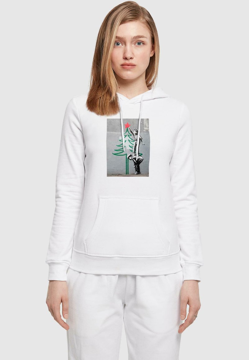 Merchcode BANKSY - CHRISTMAS TREE  - Mikina s kapucí - white