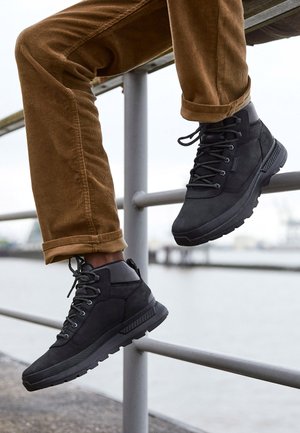 FIELD TREKKER - Botines con cordones - black