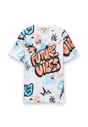 Biały t-shirt z krótkim rękawem z nadrukami w stylu graffiti w kolorach czarnym, niebieskim i pomarańczowym. Na środku wyraźnie widoczny napis "FUTURE VIBES".