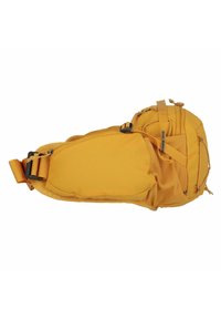 Borsa in nylon gialla a vita con più scomparti, cinturini regolabili e tessuto testurizzato. Presenta zip e dettagli in metallo.