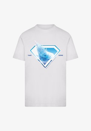 Weißes Baumwoll-T-Shirt mit einem blauen Diamantgrafik, die eiskalte Texturen aufweist, und dem in das Design integrierten Text "NIMM MICH MIT NACH HAUSE".